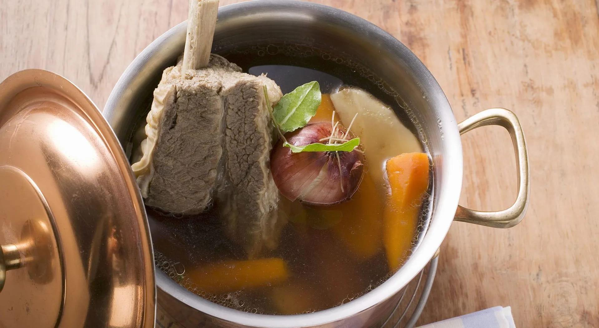 Beef broth: all the secrets and tips