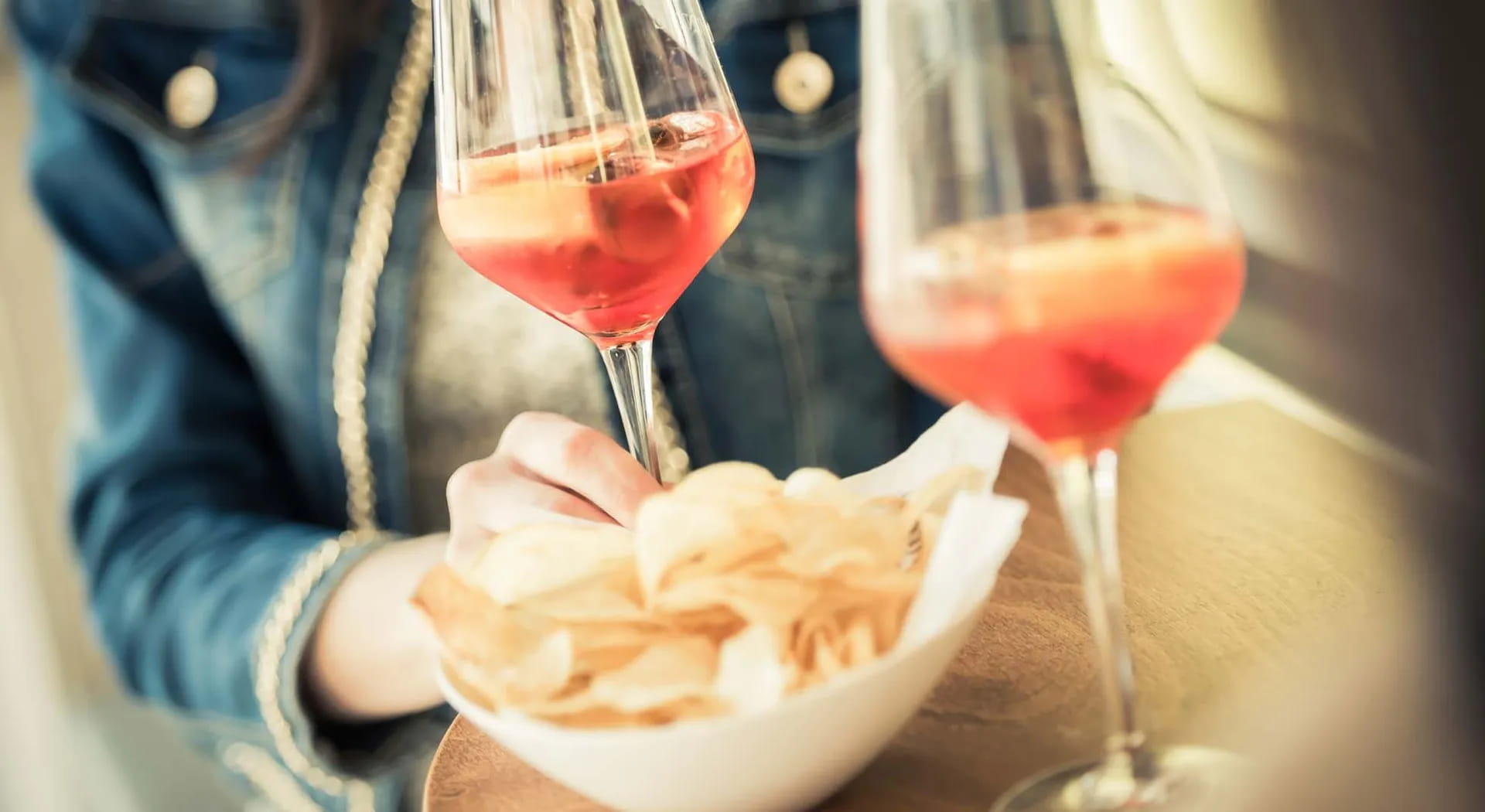 The good manners of the aperitif: all the rules and advice